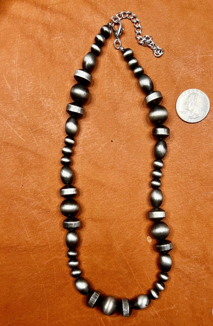Amarillo Short Necklace