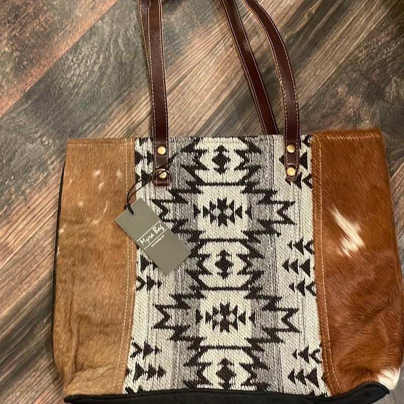 Ailyak Tote